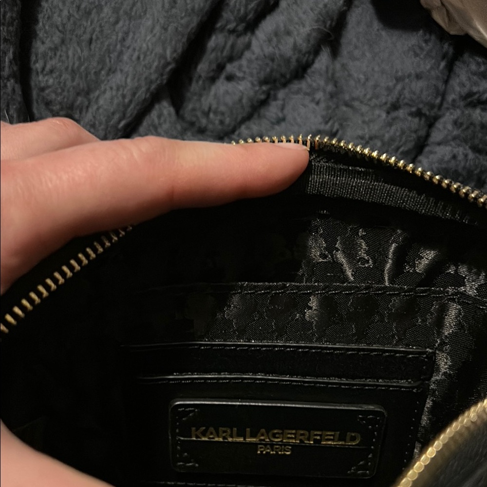 Karl Lagerfeld Black Adjustable Crossbody Bag with matching coin purse - Picture 13 of 16